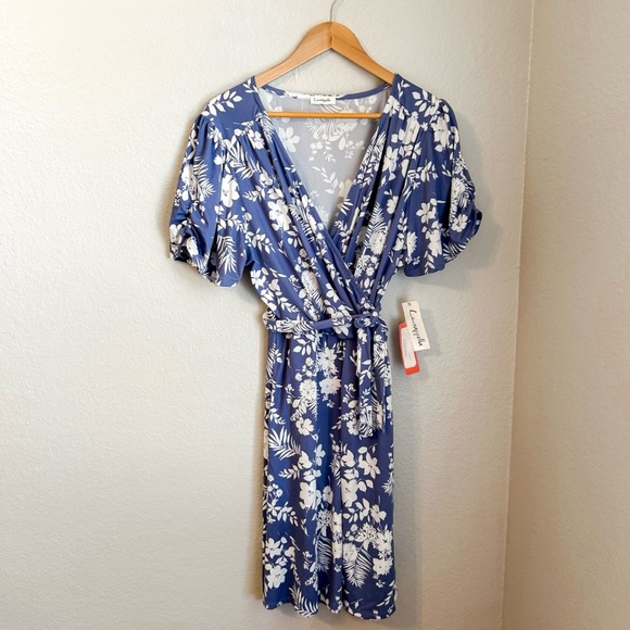NWT, Loveappella Printed Short Sleeve Wrap Dress in Denim& Ivory, Size 1X - Picture 1 of 9